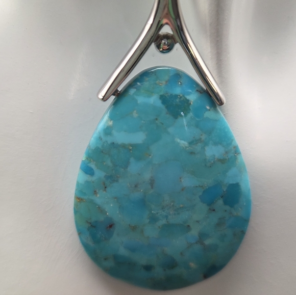 Teardrop-shaped turquoise pendant with 18in Chain. 2 Inch Extender. - Picture 2 of 7